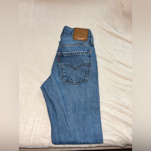 Levi’s Jean - Picture 4 of 7